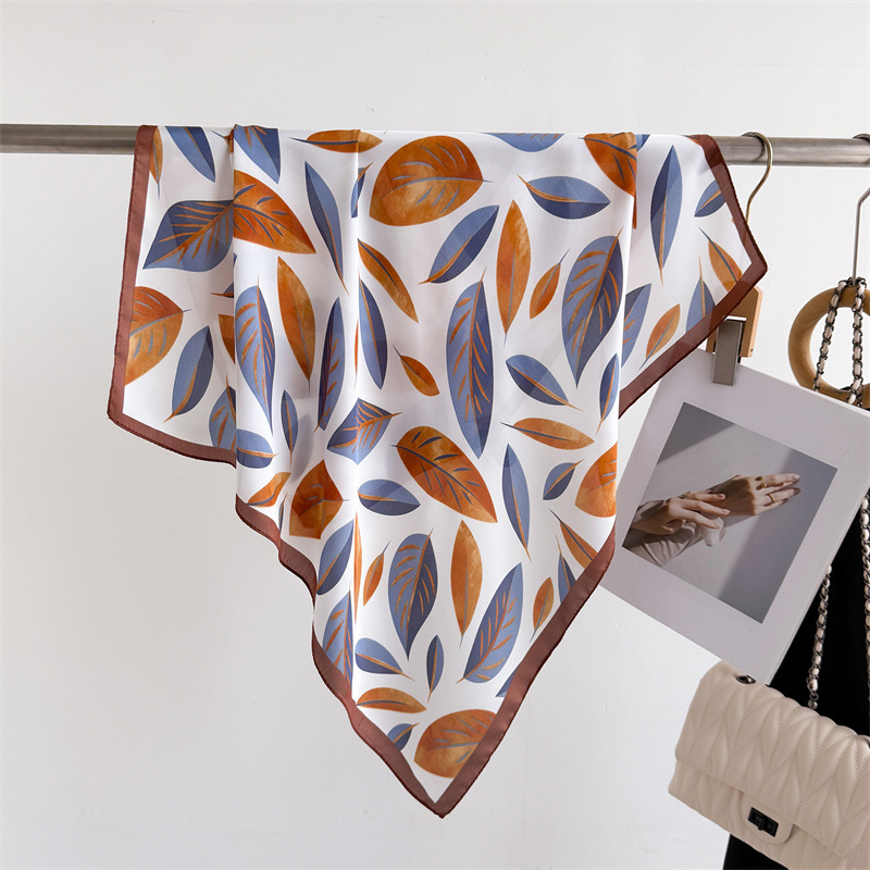 Luxury Brand Print 70cm Square – Luxury Bags Trending Bewertung und Preis