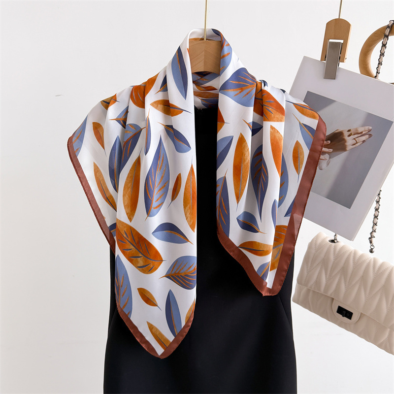 Luxury Brand Print 70cm Square – Luxury Bags Trending Bewertung und Preis