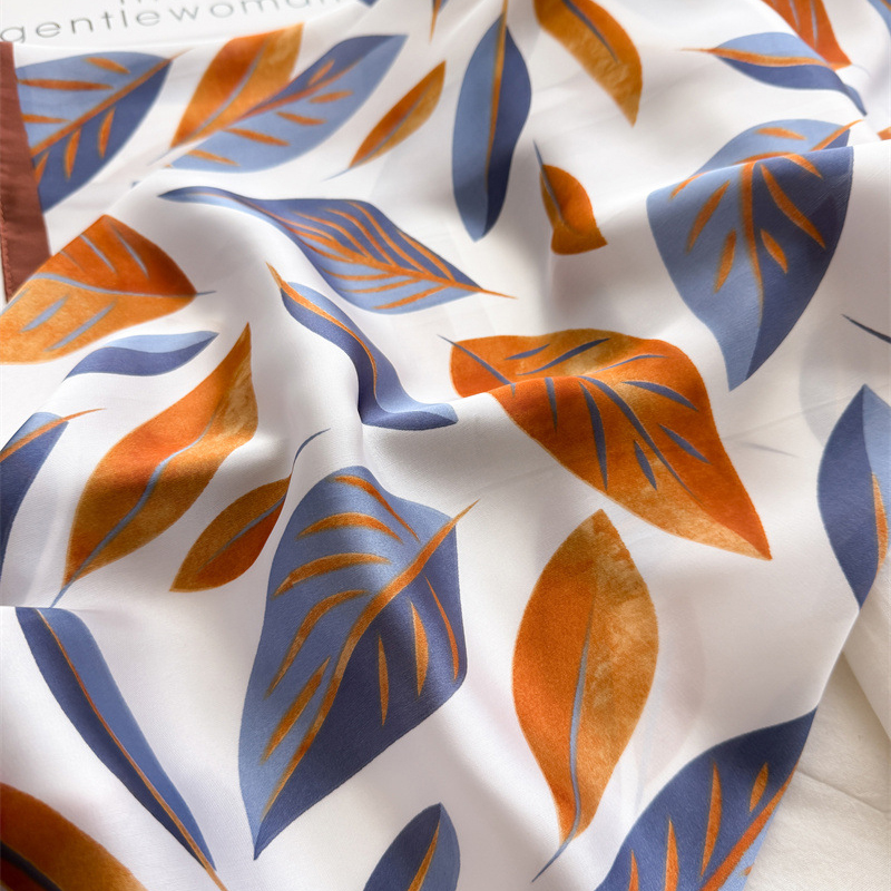 Luxury Brand Print 70cm Square – Luxury Bags Trending Bewertung und Preis