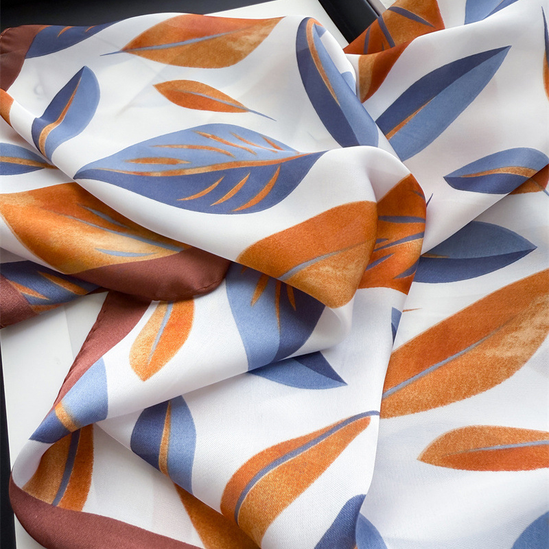 Luxury Brand Print 70cm Square – Luxury Bags Trending Bewertung und Preis